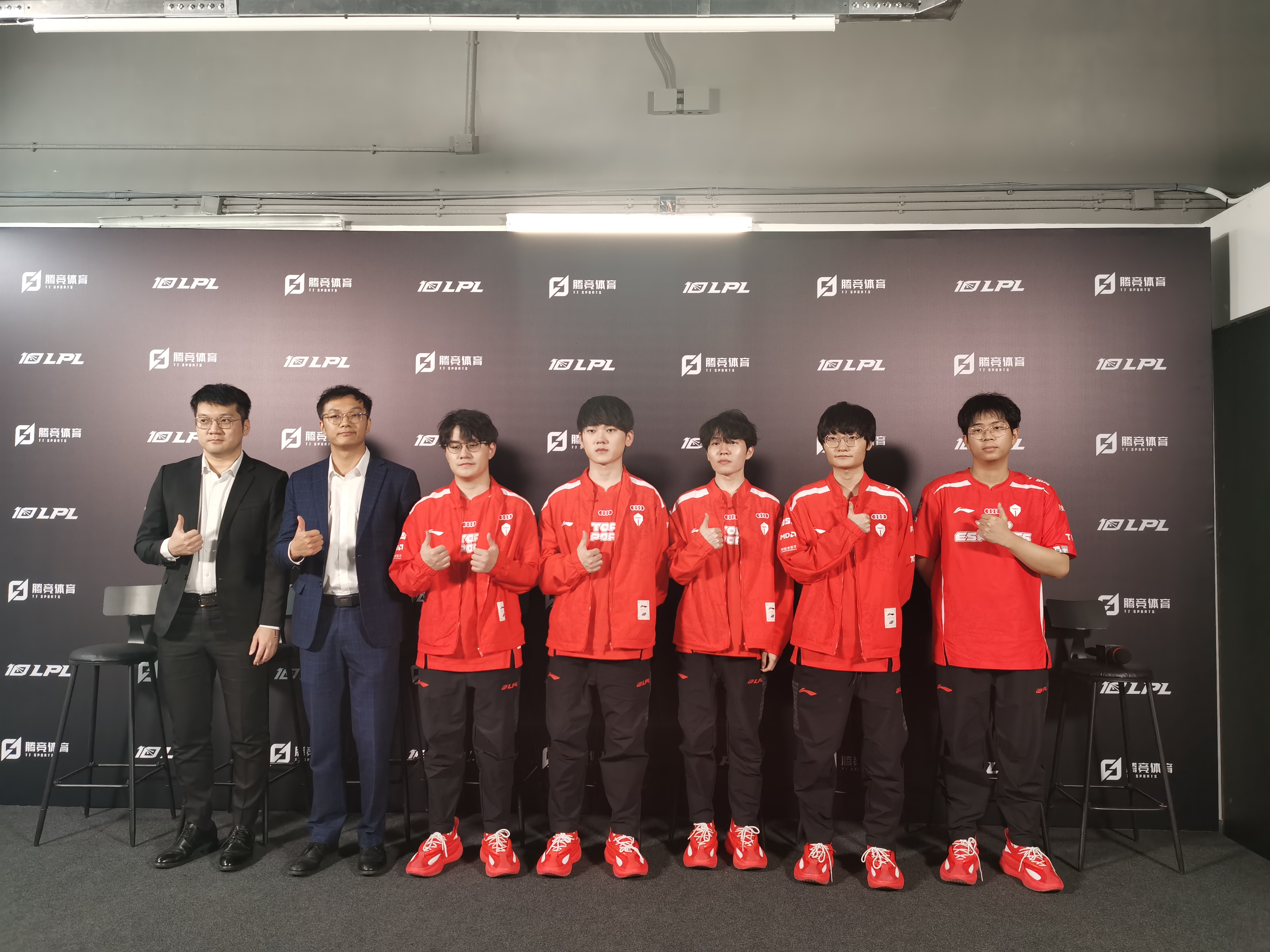 九游娱乐-Rookie遭遇五持续失利，DWG教练压力巨大！