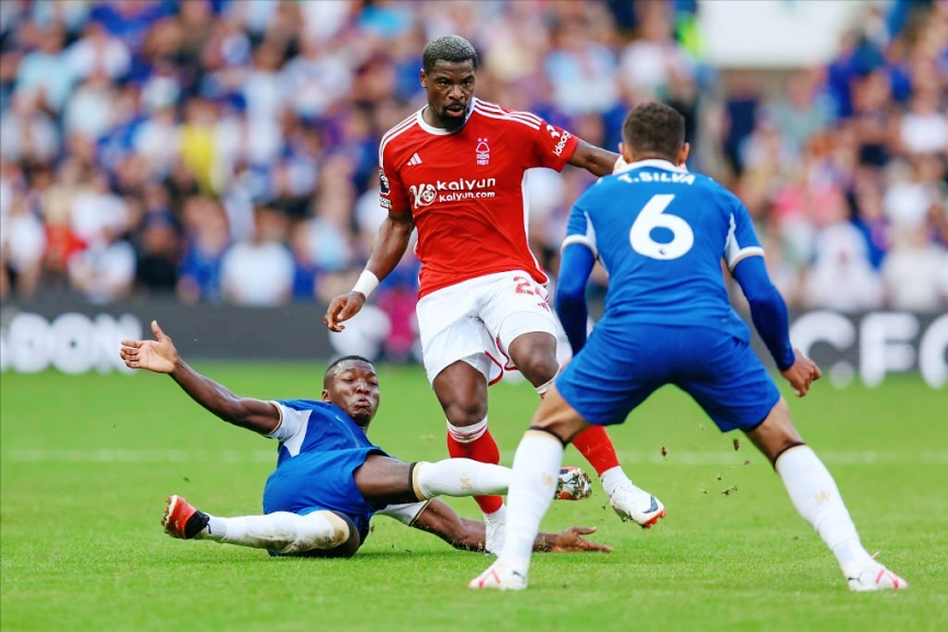 九游娱乐-德布劳内在切尔西比赛中比赛规则变更，锐不可当引发热议！