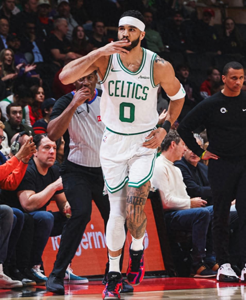 九游体育-关于塔图姆迎来十二赛季出色发挥，加拿大队观众热烈欢呼！再创辉煌时刻的信息